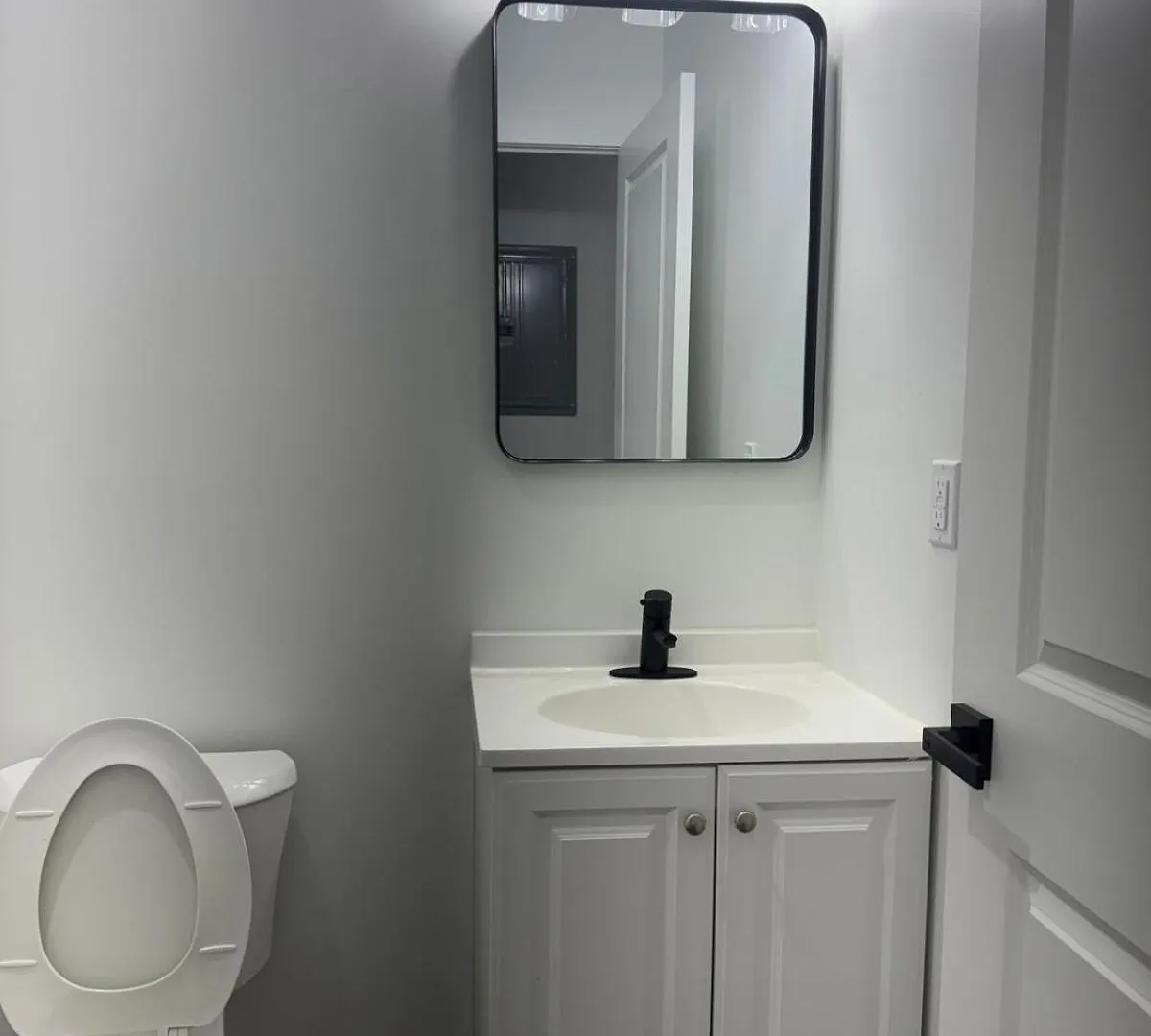 Cozy 3Br Retreat With Rooftop Near Ewr & Nyc Access 뉴어크