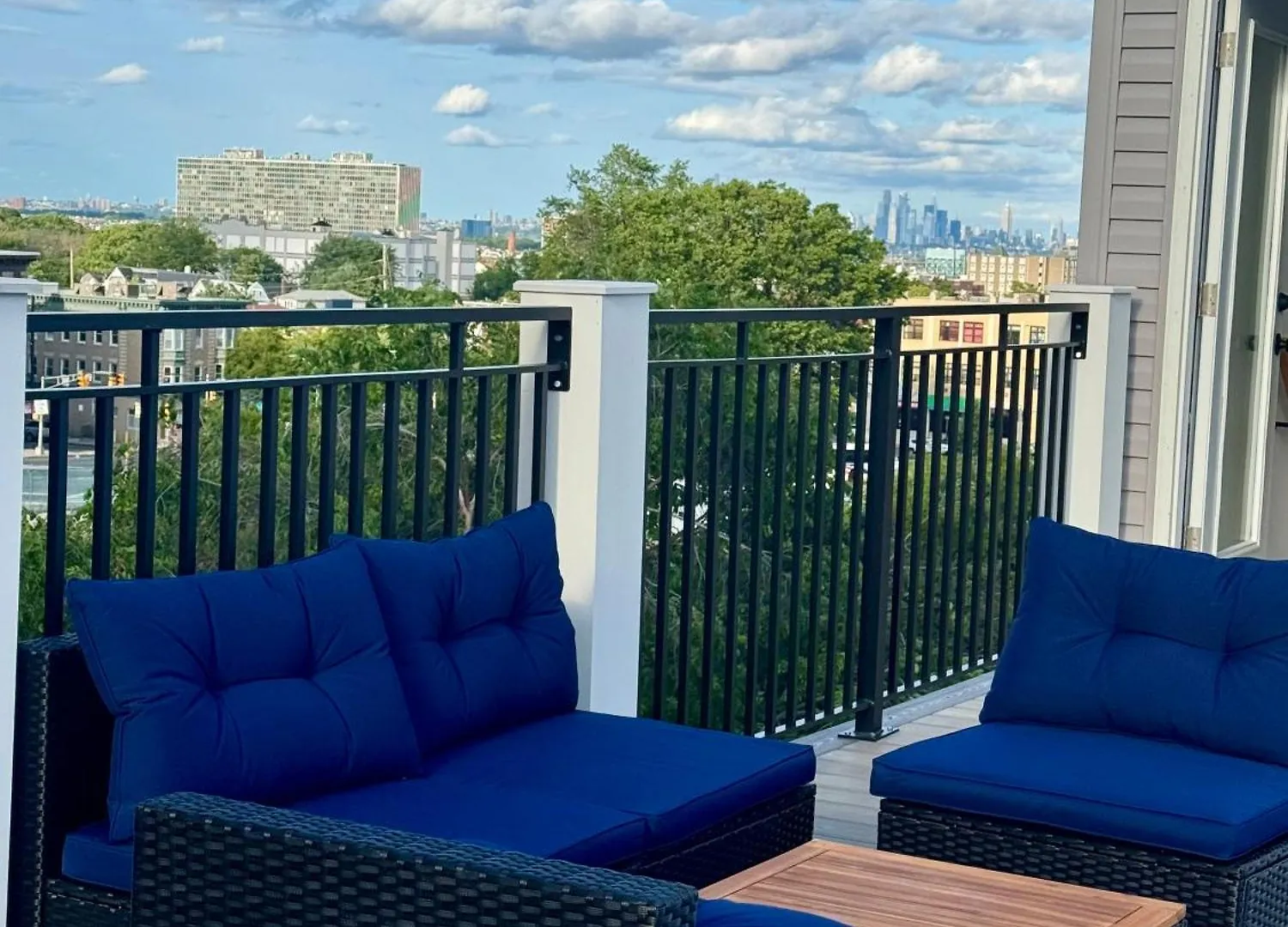 Cozy 3Br Retreat With Rooftop Near Ewr & Nyc Access 뉴어크 아파트